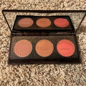 BECCA Makeup - Becca Blushed With Light Palette BECCA Makeup - Becca Blushed With Light Palette